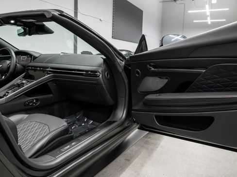Used 2025 Aston Martin DB12 Convertible RWD image 32