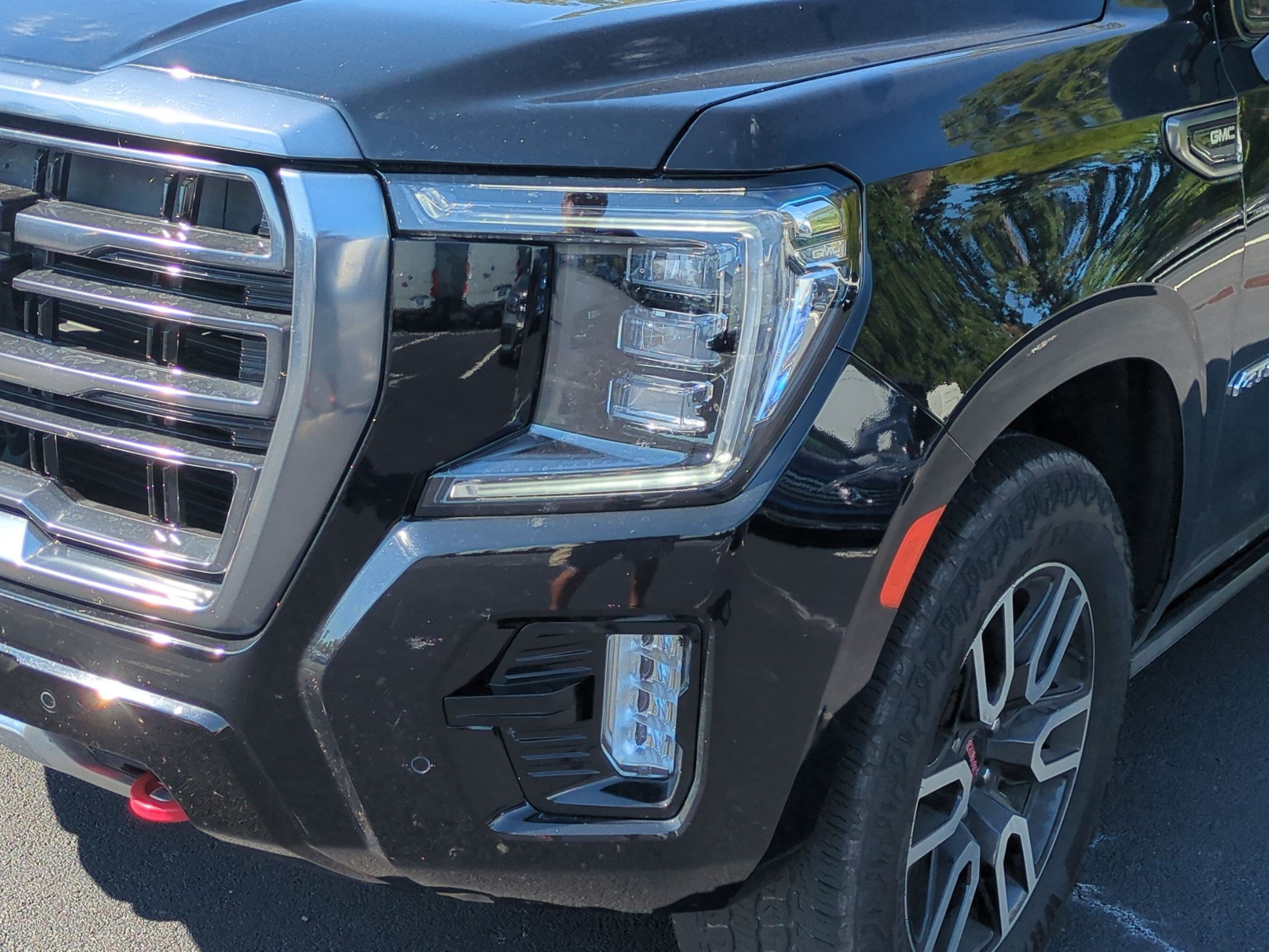 Used 2024 GMC Yukon AT4 AWD/4WD image 6