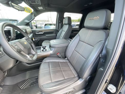 Used 2025 Chevrolet Silverado 2500 High Country w/ High Country Premium Package AWD/4WD image 20
