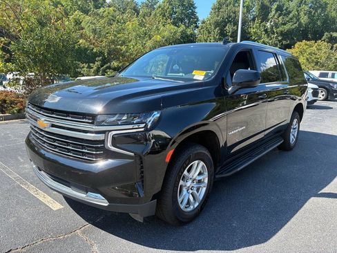 Used 2023 Chevrolet Suburban LT RWD image 2