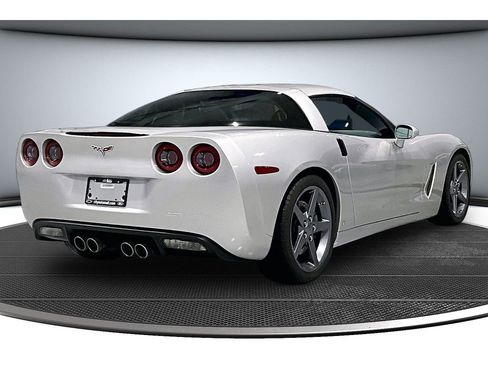 Used 2007 Chevrolet Corvette Coupe w/ Preferred Equipment Group RWD image 14
