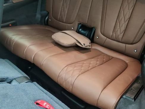 Used 2025 BMW X7 M60i image 33