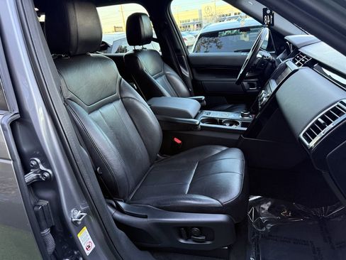 Used 2020 Land Rover Discovery SE image 18