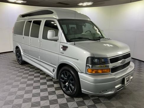 Used 2023 Chevrolet Express 2500 RWD image 3