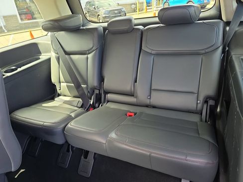 Used 2025 Ford Expedition Active AWD/4WD image 32