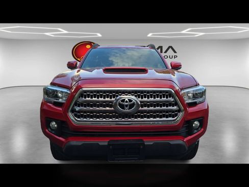 Used 2016 Toyota Tacoma TRD Sport w/ Towing Package image 8