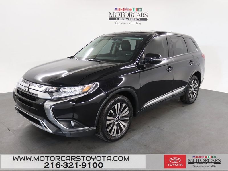 Used 2019 Mitsubishi Outlander SE image 1