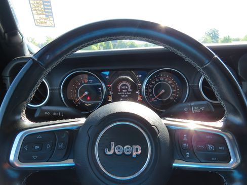 Used 2021 Jeep Gladiator Overland w/ Popular Equipment Package AWD/4WD image 25