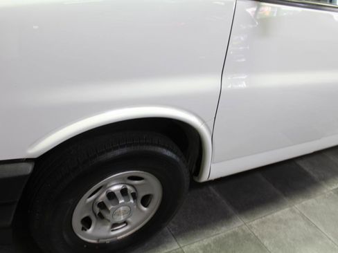 Used 2017 Chevrolet Express 2500 RWD image 30