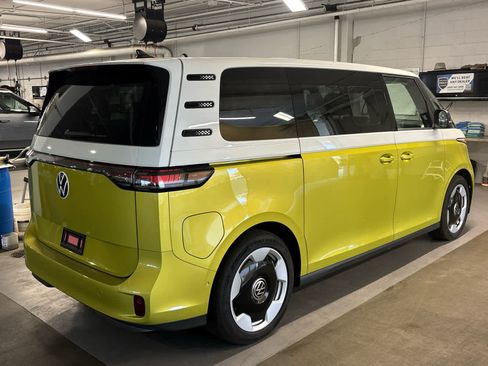 Used 2025 Volkswagen ID. Buzz Pro S Plus AWD/4WD image 3