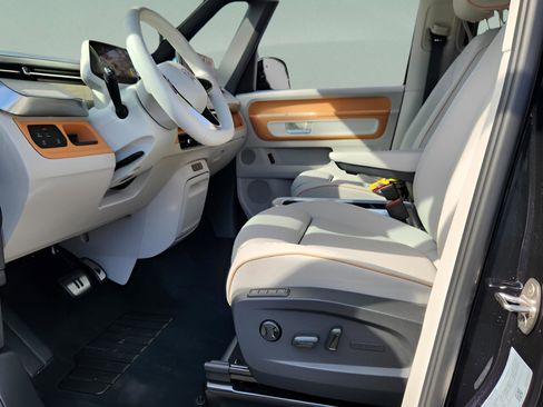 New 2025 Volkswagen ID. Buzz Pro S Plus image 10