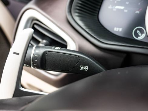 Used 2023 Aston Martin DB11 Coupe RWD image 18