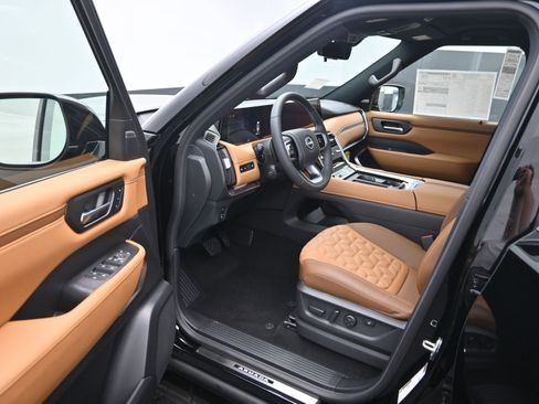 New 2025 Nissan Armada Platinum Reserve image 10