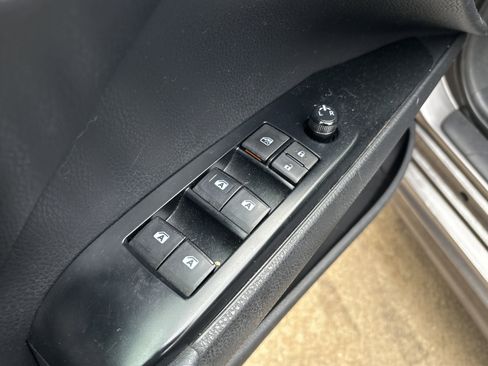 Used 2019 Toyota Camry SE image 15