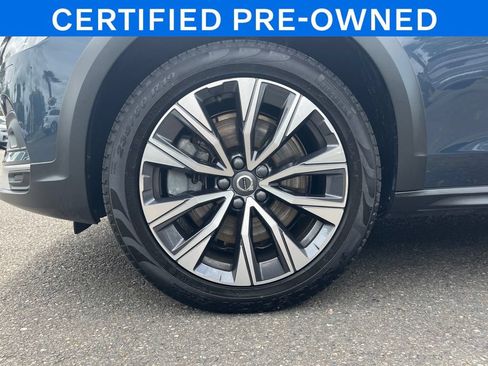Certified 2025 Volvo V90 B6 Cross Country Plus AWD/4WD image 27