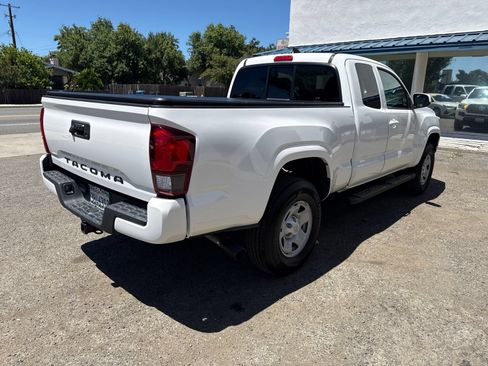 Used 2019 Toyota Tacoma SR RWD image 5