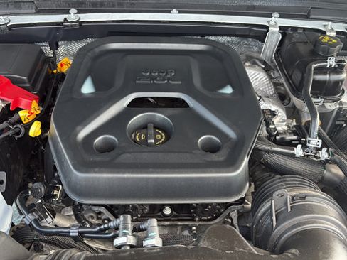 Used 2024 Jeep Wrangler High Altitude AWD/4WD image 25