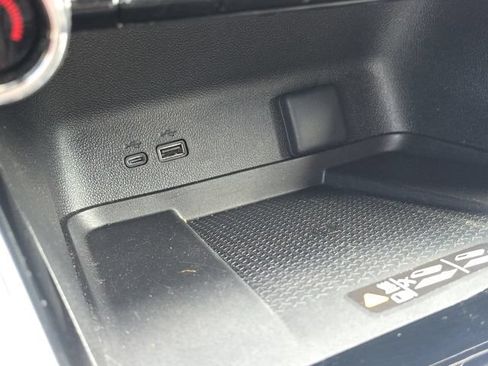 Used 2025 Chevrolet Traverse LT w/ LPO, Floor Liner Package FWD image 34