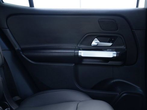 Used 2025 Mercedes-Benz GLB 250 4MATIC image 44