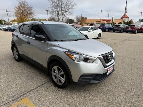 Used 2020 Nissan Kicks S image 3