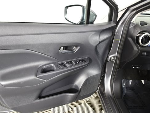 Used 2025 Nissan Versa SV FWD image 33