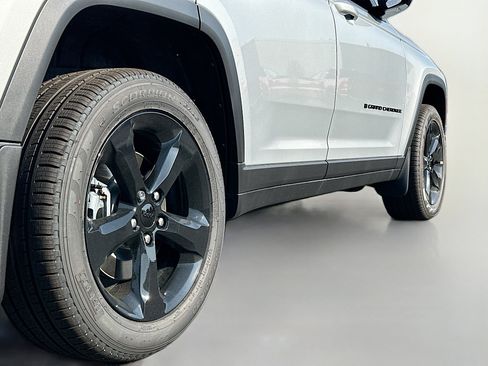 New 2025 Jeep Grand Cherokee L Limited w/ Black Appearance Package image 13