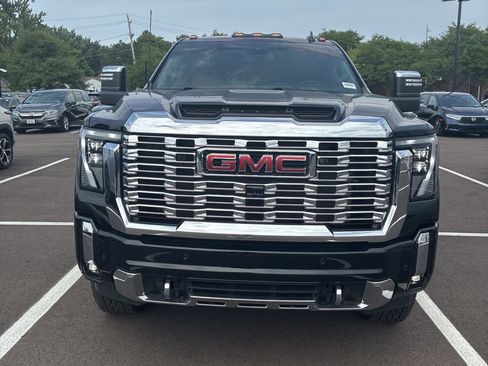 Used 2025 GMC Sierra 2500 Denali w/ Snow Plow Prep/Camper Package AWD/4WD image 2