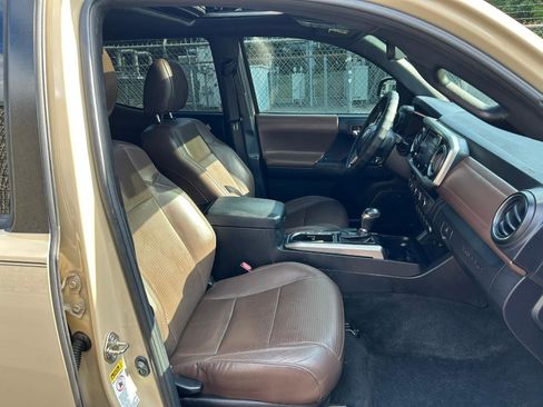Used 2016 Toyota Tacoma Limited w/ Towing Package AWD/4WD image 17