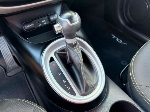 Used 2016 Kia Soul + FWD image 33