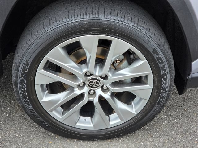 Used 2022 Toyota RAV4 XLE Premium AWD/4WD image 9