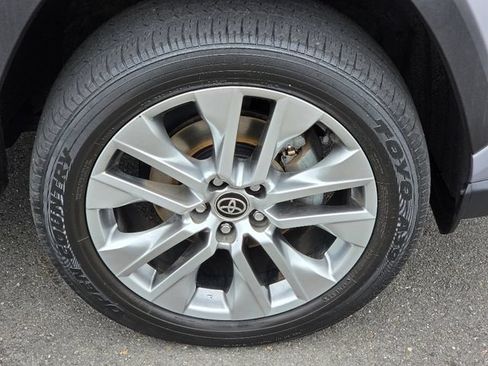 Used 2022 Toyota RAV4 XLE Premium AWD/4WD image 9