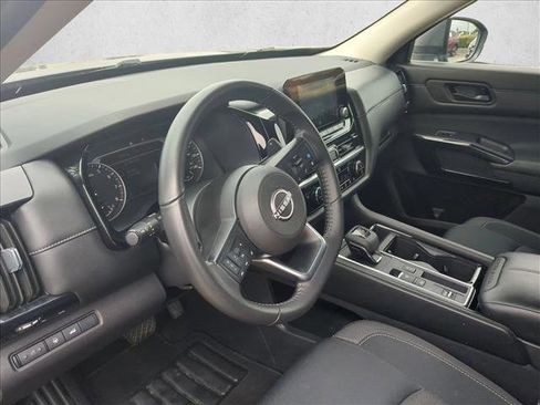 Used 2025 Nissan Pathfinder SV FWD image 10