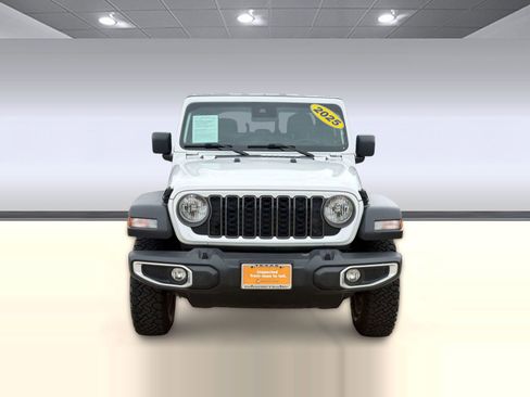 Certified 2025 Jeep Gladiator Sport AWD/4WD image 6