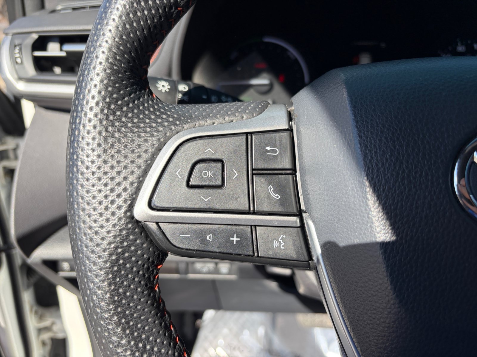 Certified 2022 Toyota Sienna XSE w/ XSE Plus Package AWD/4WD image 14