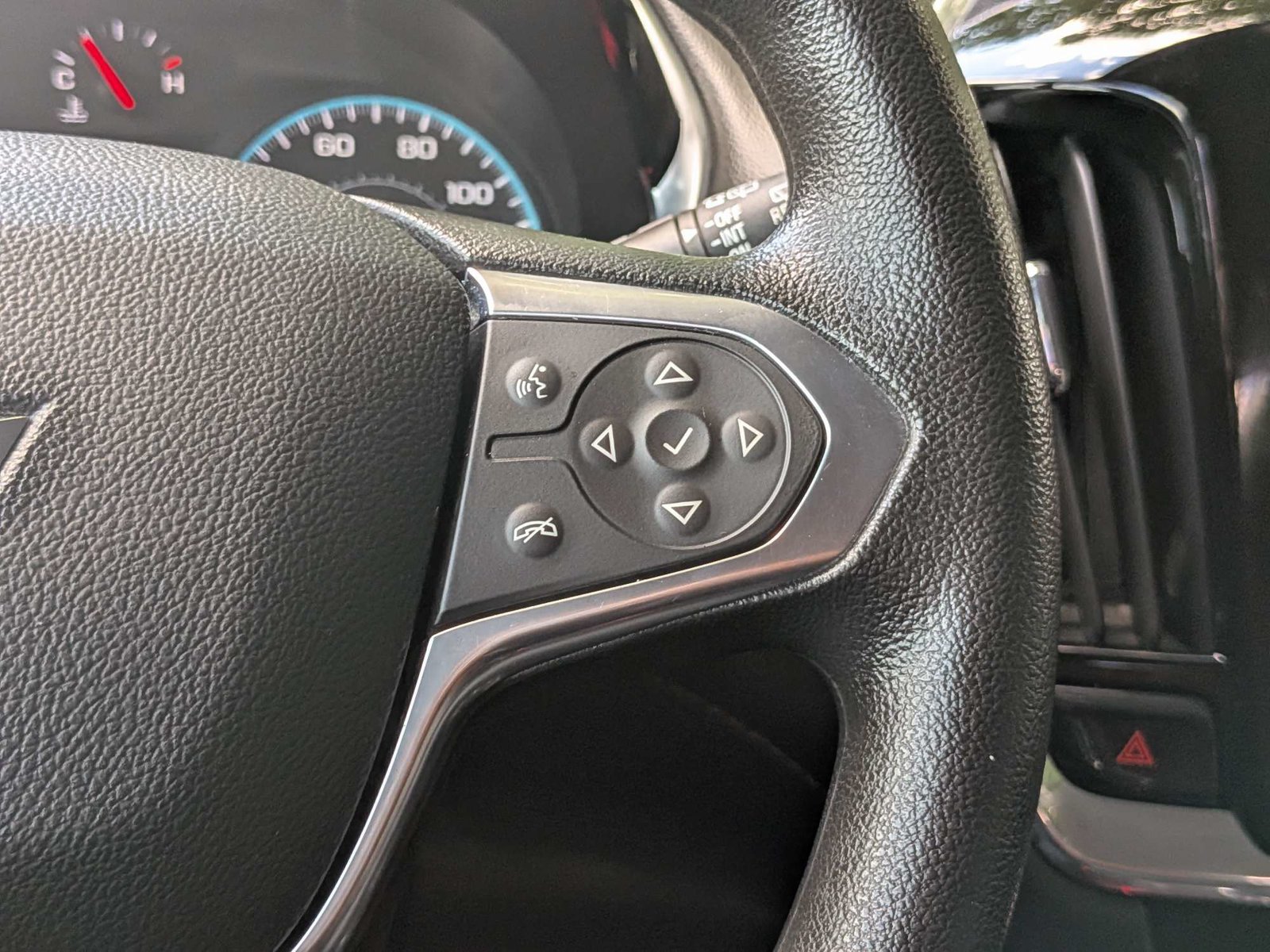 Used 2020 Chevrolet Traverse LS FWD image 25