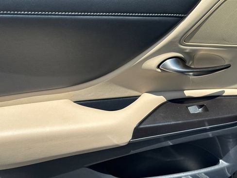 Used 2019 Lexus ES 350 w/ Premium Package FWD image 23