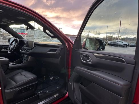 Used 2021 Chevrolet Suburban RST w/ Luxury Package image 11