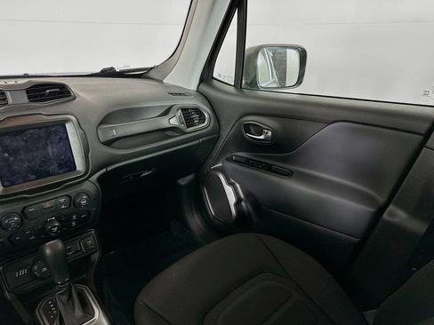 Used 2022 Jeep Renegade Latitude w/ Convenience Group AWD/4WD image 32