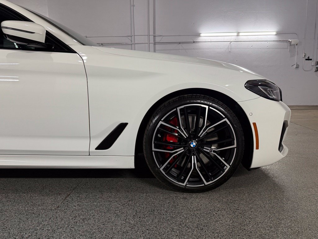 Used 2023 BMW M550i xDrive w/ Executive Package AWD/4WD image 4