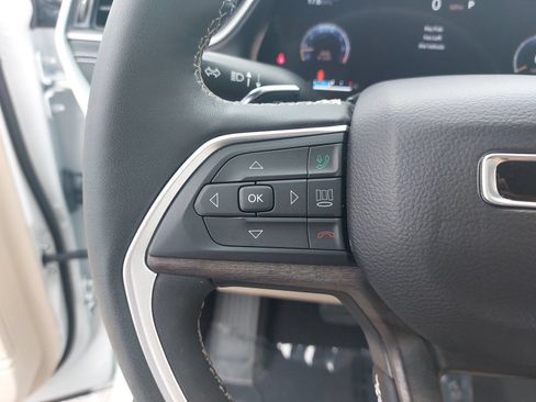 Used 2024 Jeep Grand Cherokee Limited w/ Black Appearance Package RWD image 18