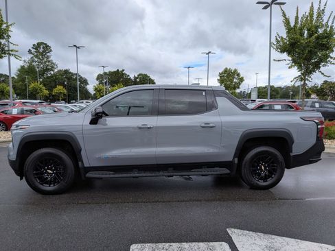 Used 2026 Chevrolet Silverado EV LT AWD/4WD image 6