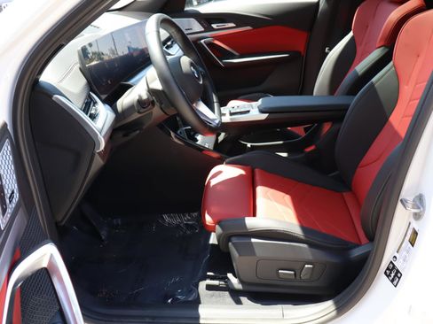 Used 2025 BMW X2 xDrive28i w/ Premium Package image 21
