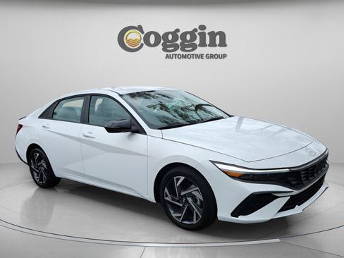 Certified 2025 Hyundai Elantra Sport FWD image 7