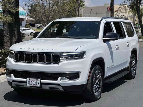 Used 2024 Jeep Wagoneer L Series II RWD image 39