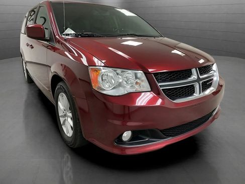 Used 2019 Dodge Grand Caravan SXT FWD image 3