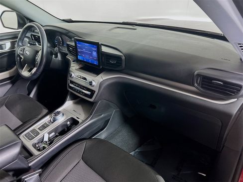 Used 2022 Ford Explorer XLT image 28