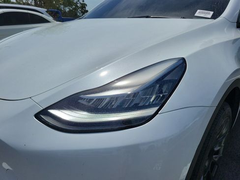 Used 2023 Tesla Model Y AWD image 5