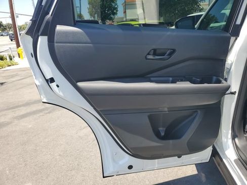Used 2024 Nissan Pathfinder SV FWD image 15