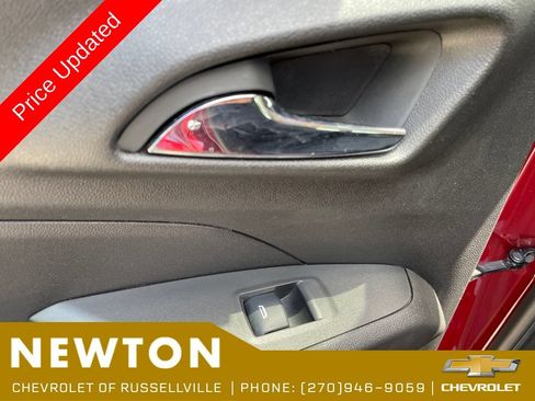Used 2024 Chevrolet Trax LT FWD image 34