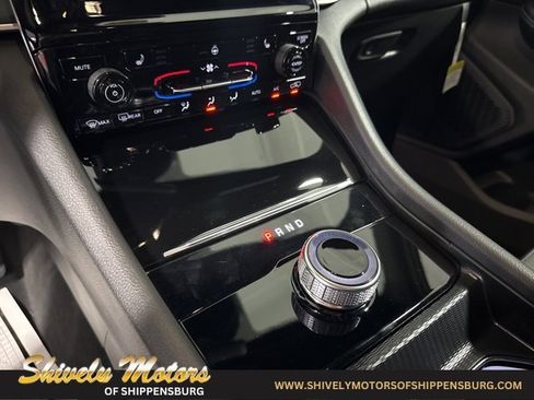 New 2025 Jeep Grand Cherokee L Laredo w/ Luxury Tech Group I image 19